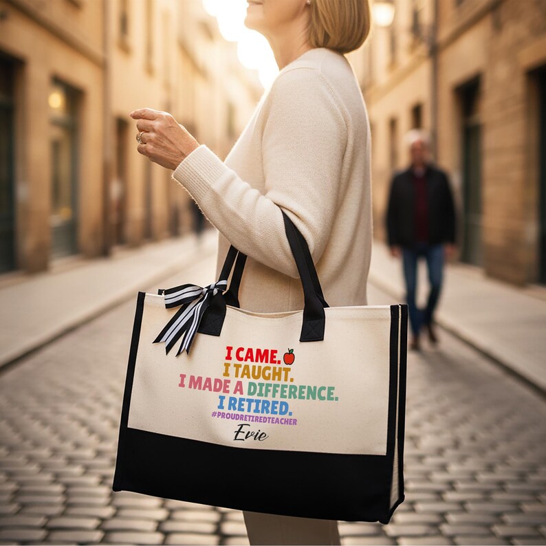 Bolso de mano personalizado para profesores jubilados, con el mensaje "Vine, enseñé, marqué la diferencia", ideal para regalar en la jubilación de un profesor. imagen 17