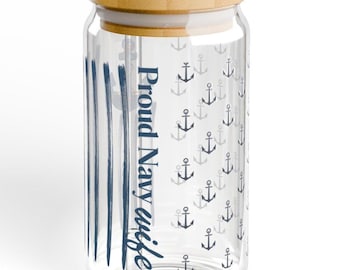 Stolze Marinefrau-Eiskaffeetasse - 16 Unze Glasdose mit Bambusdeckel & Strohhalm | Militärische Frau Geschenk | Einsatzgeschenk für Navy Eheleute