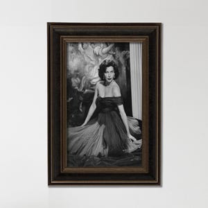 Viejo Hollywood, Mejores Trajes - Ava Gardner Vintage Framed Print, Iconic Fashion Portrait from the Golden Age