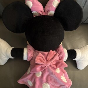 Peluche rosa de Minnie Mouse de Disney de 20 pulgadas, producto auténtico de Disney Store imagen 4