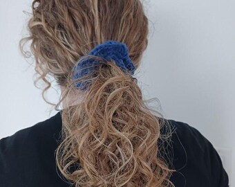 Dunkelblaues Scrunchie