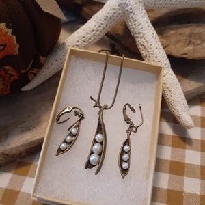 Michael michaud best sale pea pod necklace