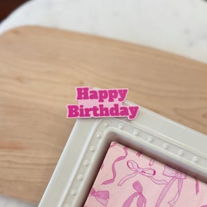 Feliz cumpleaños - Decoración para plato de servir - Compatible con Nora Fleming Mini