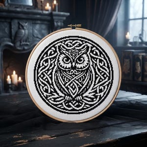Noorse knoopuil kruissteekpatroon, gotisch knoopwerk Vikingborduurwerk, Keltisch-Noords PDF, mysterieus dierensymbool, direct te downloaden