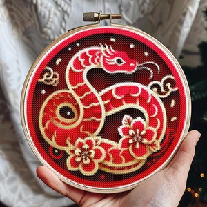 中国の旧正月の蛇のクロスステッチチャート、星座のシンボルの刺繍パターン、旧正月の興奮とファンダムを手刺繍にもたらす