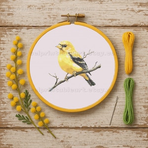 Kleiner Amerikanischer Stieglitz Kreuzstich Stickerei auf Ast Natur Vogel Muster PDF Gelb Singvogel Nadelspitze Design - Instant Download