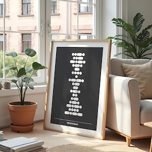 Op de afbeelding: Een ingelijste kunstdruk met een zwarte achtergrond en een wit abstract ontwerp van verschillende vormen. De print zit in een licht houten frame en leunt tegen een muur. De tekst "FUCK THE PATRIARCHY?" staat onderaan de print.