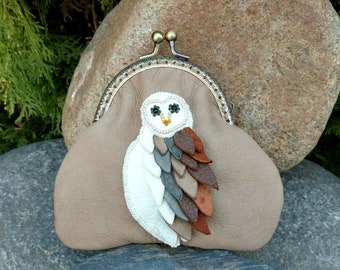 Barn Owl Leather Clutch Purse ~ Genuine Taupe Deerskin ~ Kiss Lock Snap Clasp Change Coin Jewelry Pouch ~ Beaded ~ Beadwork~ Bird Feathers