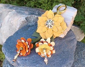 Clip de bolso de flores en encanto, cuero genuino, flores grandes de color amarillo mostaza, bolso de mano fob bolso tote, cogollos florales hojas colores de otoño, cuentas