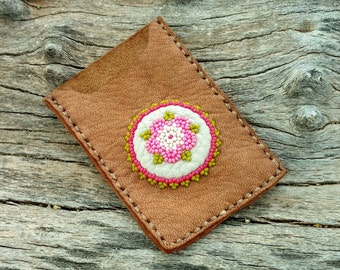 Beadwork Floral Cream Genuine Brown Deerskin Beaded Flower Women/'s Wallet Compact Business Card Credit Or Gift Card Leather Card Holder
