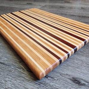 Premium Kantenmaserung Holz Schneidebrett - Einzigartiges Geschenk für Feinschmecker & Hausköche
