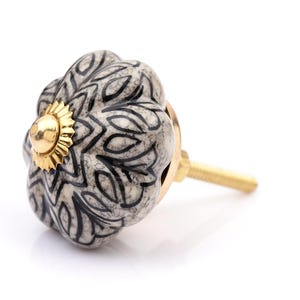 Handbemalter Keramik Blumenknopf, Boho-Schrankgriff