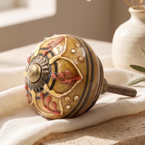 Handmålad keramisk blommig skåpknopp – Boho beige terrakotta lådhandtag