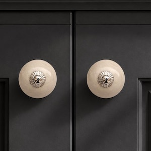 Handgemaakte crèmekleurige keramische kastknop | Ronde ivoren ladeknop | Minimalistische landelijke hardware