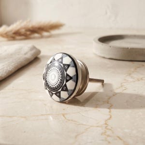 Handbemalte Mandala Keramik Knäufe | Boho Schrankgriffe in Schwarz, Weiss & Grau