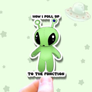 Aftonsparv Alien Waterdichte Sticker | How I Pull Up to the Function | IKEA Plushie Geïnspireerde Meme Sticker | Glanzend of Matte