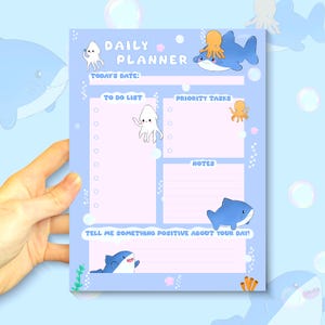Notatnik Shark Daily | Uroczy planer produktywności i motywacji A6 | Lista zadań do wykonania, sekcja notatek, przypomnienie o pozytywności | Kawaii Sea Stationery