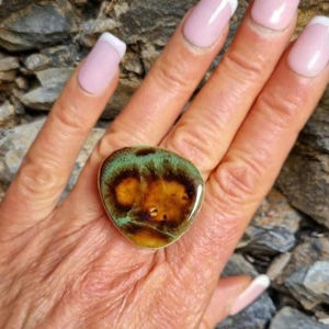Green and brown ceramic pebble ring, handmade adjustable ring, unique organic shape, original contemporary ring