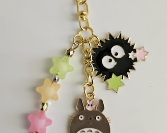 Soot Charm Anhänger mit Rußmännchen, Totoro, Sprite Sterne auf einem drehbaren Clip