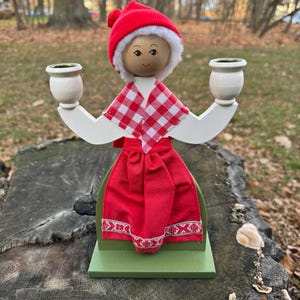 Svensk vintage jul traditionell folklore kvinna ljusstake