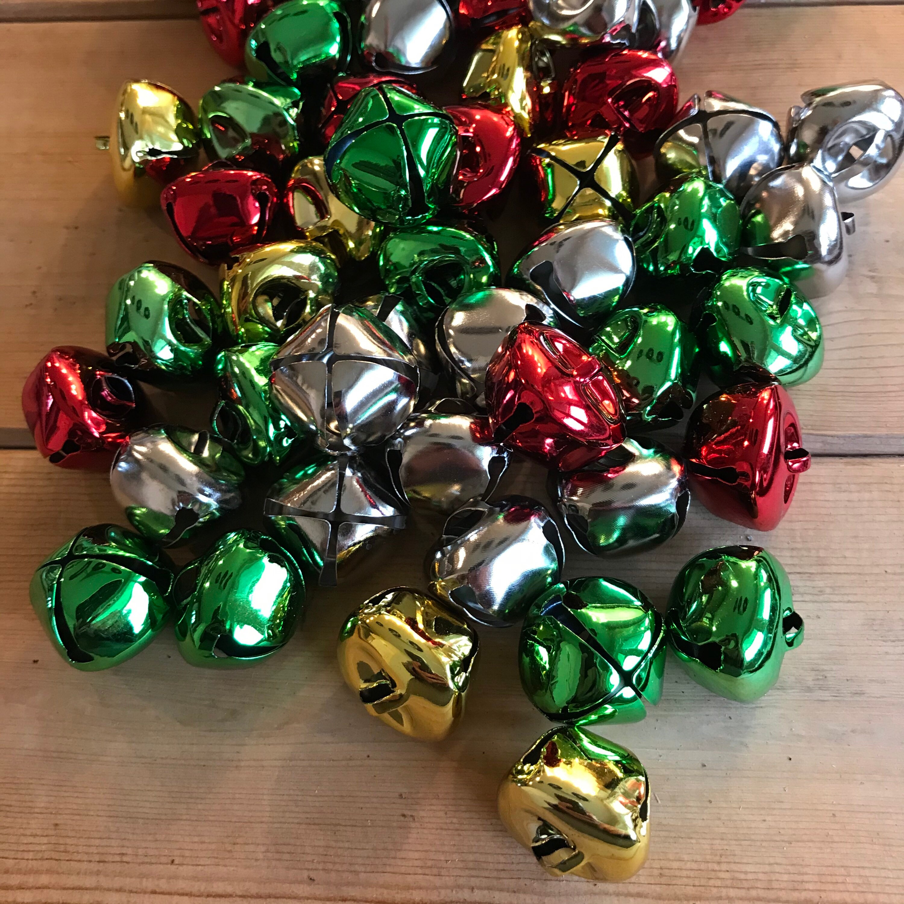 ORYOUGO 300 Pieces Jingle Bells 6mm Gold Silver Christmas Halloween Decor DIY Craft Gold 