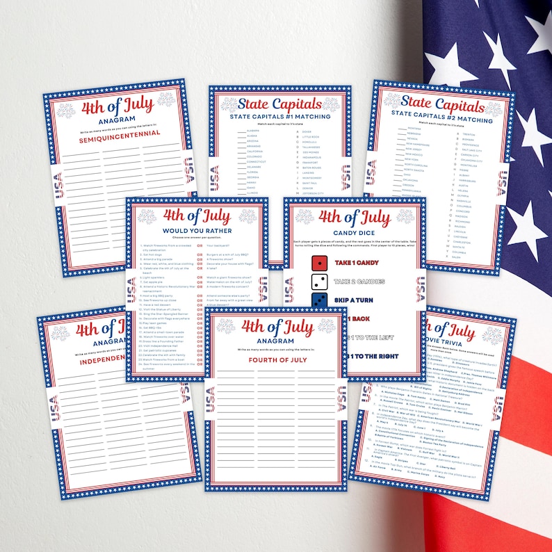 Puede incluir: Un conjunto de juegos imprimibles con tem&aacute;tica del 4 de julio, incluyendo anagramas y trivial. Las tarjetas tienen bordes rojos, blancos y azules con el texto "USA" y varios t&iacute;tulos de juegos. Una bandera americana se encuentra en el fondo.