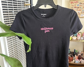T-shirt bébé brodé à motif fan de maison de poupée