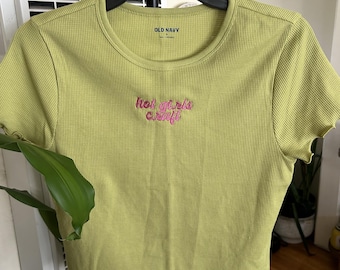 T-shirt gaufré brodé et ajusté Hot Girls Craft vert