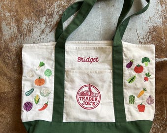 Sac cabas en toile bleu marine brodé personnalisé avec motif de légumes de Trader Joe's