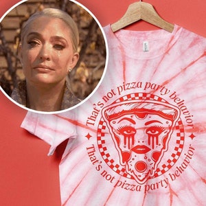 RHOBH Not Pizza Party Behavior tie-dye-tröja, Real Housewives-tröja, Pretty Mess, popkulturkläder, realityshow-merchandise, Bravoholic-present