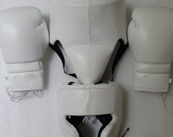 Conjuntos de boxeo personalizados hechos a mano: guantes de boxeo de cuero de vaca, protector de cabeza, protector de ingle con kit de boxeo, obsequios y envío gratuito.