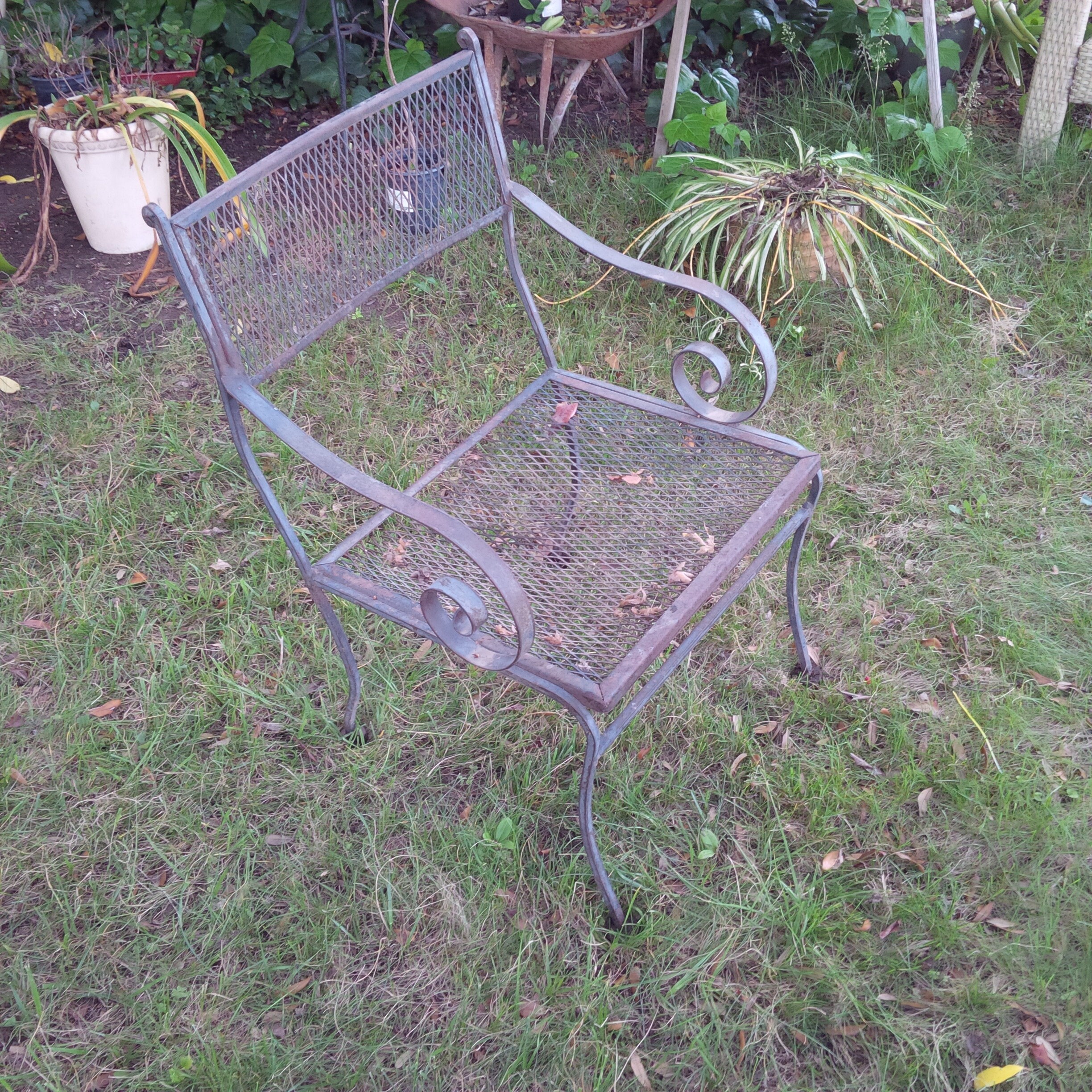 Offers Let's Make a Deal // Vintage Metal Wire Patio Furniture