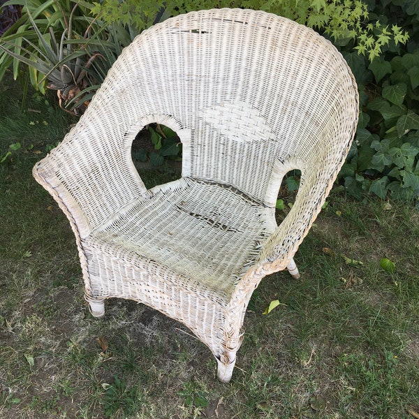 Vintage White Wicker Patio Chair Outdoor Furniture Armchair shabby chic