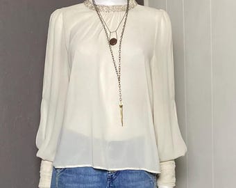 Y2K Creme Chiffon Boho Bluse Voll Split Bischof Ärmel Offener Rücken Perlen Hals passt S-XL