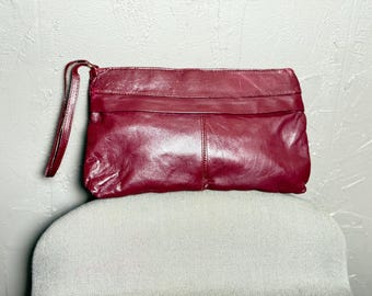 Bolso de mano de piel vegana color burdeos de los años 70