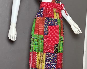 1960年代のパッチワークプリントのエプロンドレス（デザインハウス製