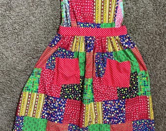 1960年代のパッチワークプリントのエプロンドレス(デザインハウス製 1960年代のパッチワークプリントのエプロンドレス(デザインハウス製