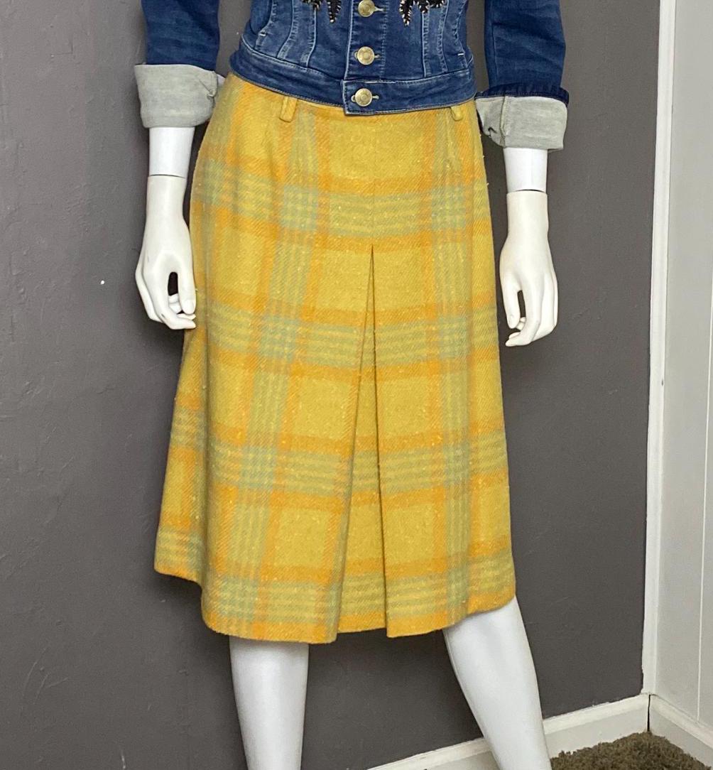 Saia bouclé xadrez amarela de lã dos anos 60 da Miss Pat, tamanho