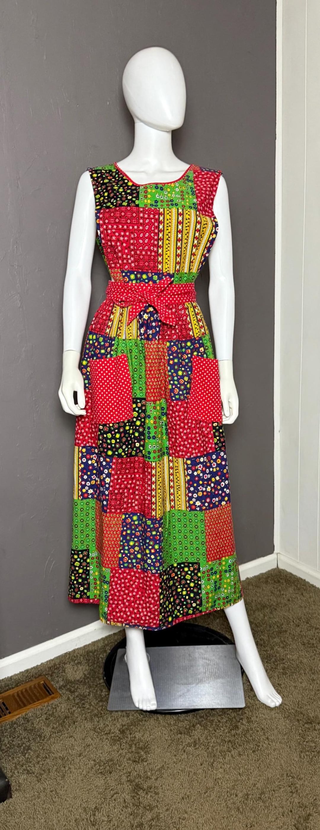 デザインハウスの1960年代パッチワークプリントのピナフォアドレス