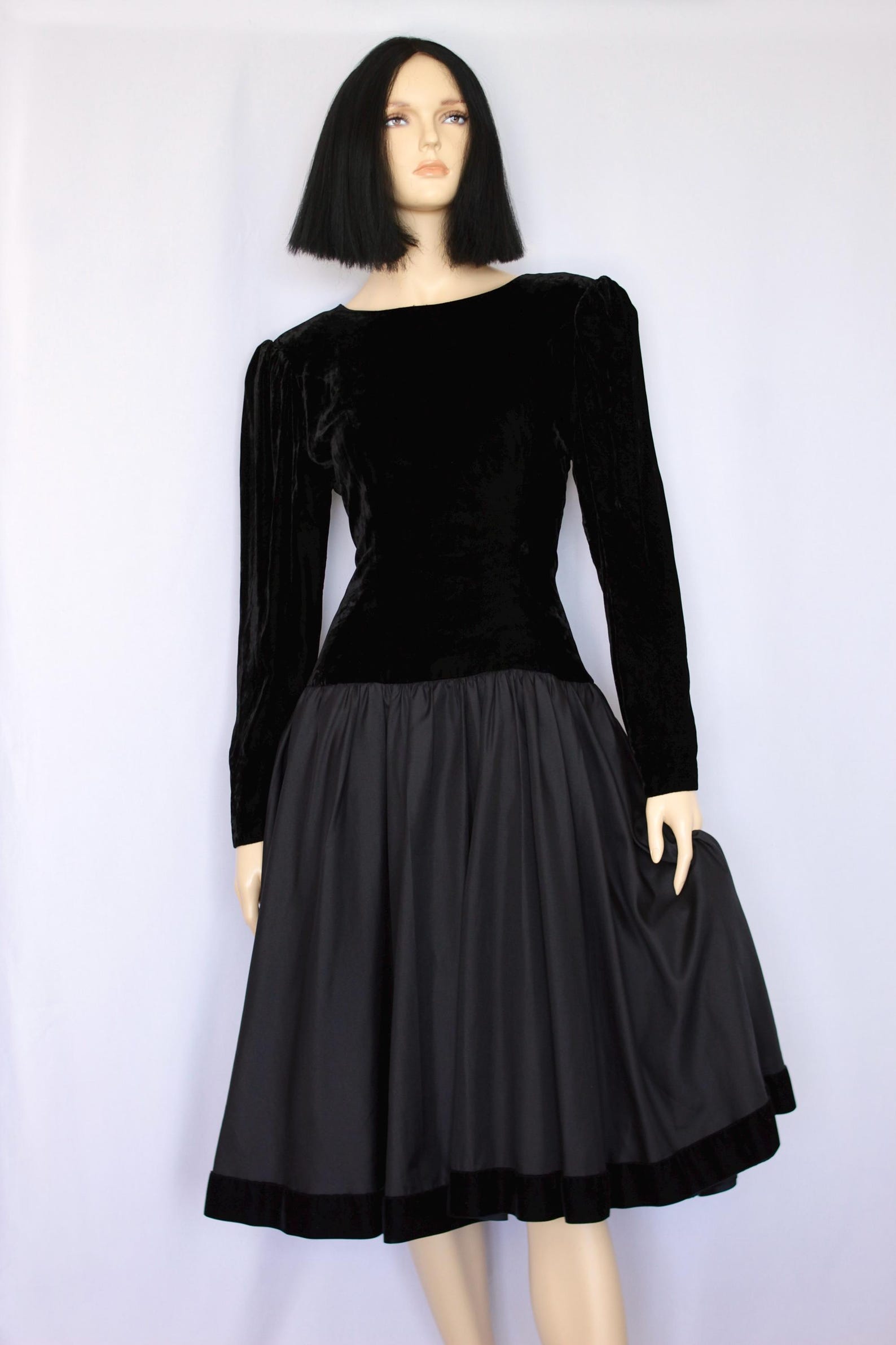 Vintage Black 80s Long Sleeved Dress 6/8