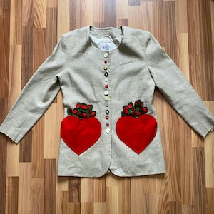 PETRA WEISBACH Leinenjacke aus den 80er Jahren – Österreichisch-alpiner, verspielter Folk-Blazer – Cottagecore-Blazer mit Knopfleiste und ungleichen Knöpfen, EU 40