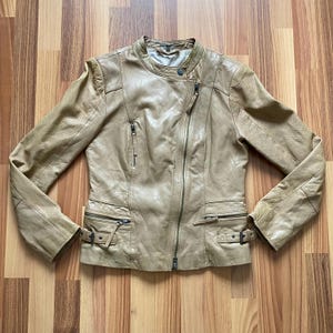 Vintage-Lederjacke in Taupe für Damen – Minimalistische Lederjacke der 20er-Jahre – Asymmetrische Bikerjacke – Schaffelljacke – Indie-Sleaze-Cyber-Grunge-Stil, EU 38