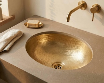 Lavabo ovale in ottone massiccio non laccato, lavorato a mano con finitura martellata, per installazione sottotop o a incasso - TerraFez