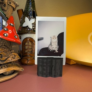 Polaroid Bilderhalter - Instax Bilderrahmen - Polaroid Ständer - Polaroid Schreibtisch Ständer - Storybook Design - 3D Druck