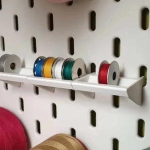 IKEA SKADIS Pegboard Bobbin Shelf – Sewing Thread Organizer – Sewing Bobbin Tray - 4 Bobbins per Tray - Craft Storage Tray for SKADIS System