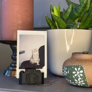 Polaroid picture holder - Instax photo frame - Polaroid display stand - Polaroid desk stand - SLR Camera - Custom colour - 3D printed