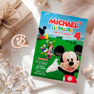 Puede incluir: Una colorida invitación para una fiesta de cumpleaños con Mickey Mouse y sus amigos. La invitación presenta el texto "MICHAEL'S CLUBHOUSE" y detalles del evento, incluyendo la fecha, hora y lugar. El diseño incluye personajes de dibujos animados.