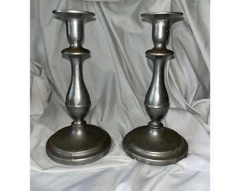 2 bougeoirs vintage en étain 23 cm de haut