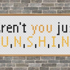 Op de afbeelding: Een set van drie keramische mokken met een gespikkelde, matte afwerking. Elke mok heeft een andere kleur: lichtblauw, crème en grijs. De mokken hebben een eenvoudig, modern ontwerp en een comfortabele handgreep.