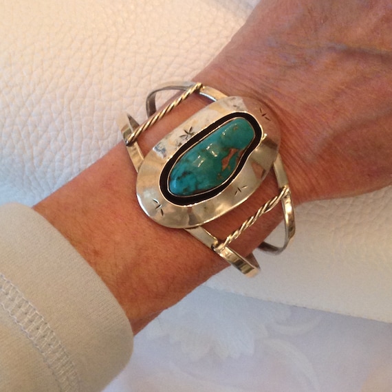 Large Vintage 1940/'s Wide Silver Plated Cuff Decorated With Raised Rose Pattern /& With A Large Applied Faux Turquoise Center Piece Statement